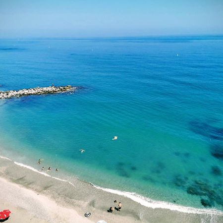 La Perla Cruise Apartment On Private Beach, Modern With Aircon & Wifi Benalmádena Eksteriør billede