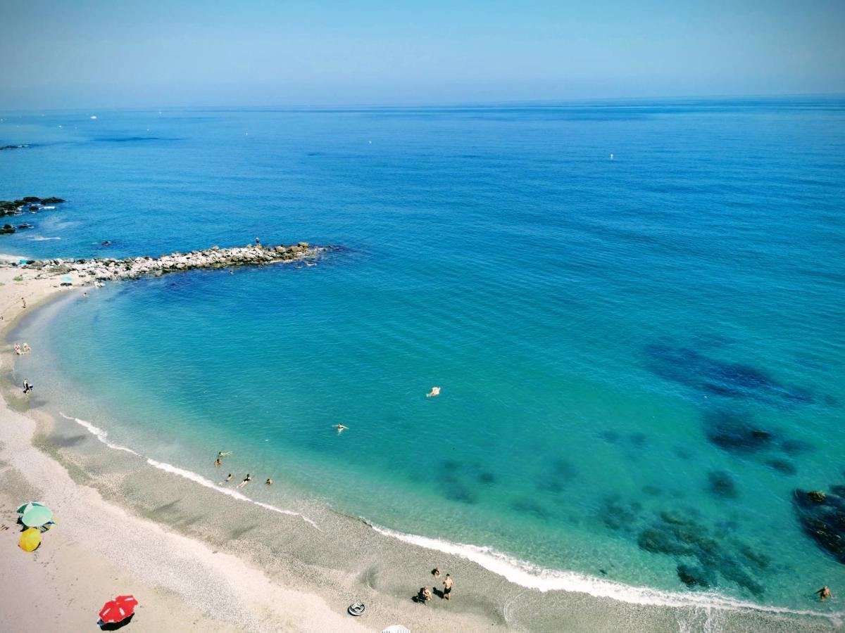 La Perla Cruise Apartment On Private Beach, Modern With Aircon & Wifi Benalmádena Eksteriør billede